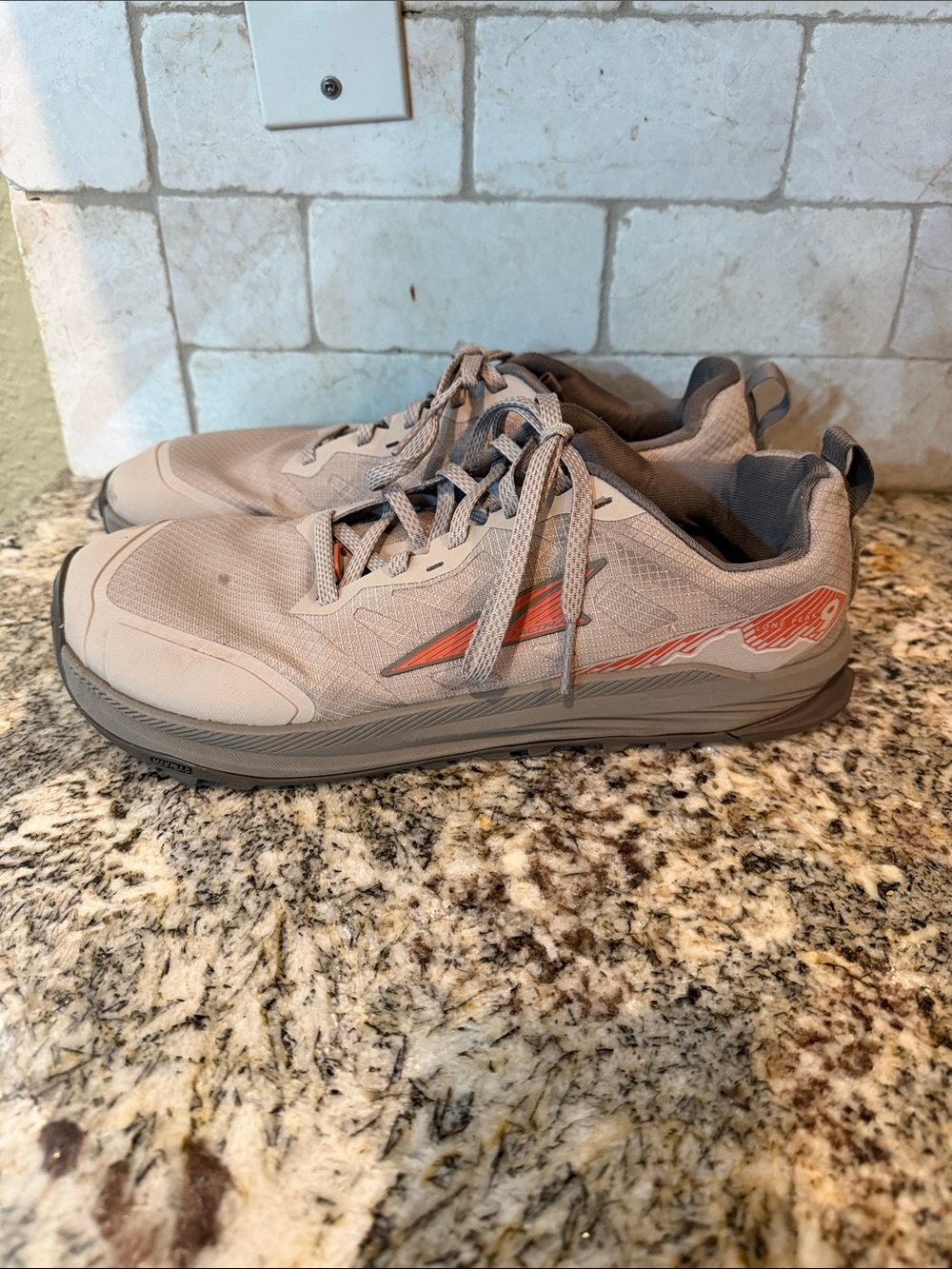 Altra Lone Peak 9 mens 10.5 Trail Running Shoes Brown Zero Drop Hiking Sneaker